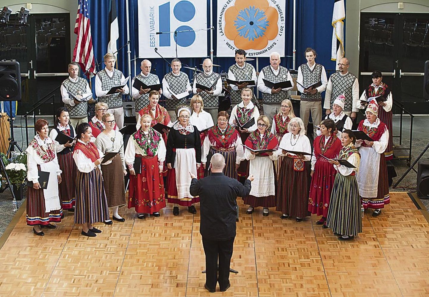 Segakoor Endla jätkab 1870. aastate keskel Pärnus eesti soost ärksamate meeste eestvõttel asutatud Endla laulu- ja mänguseltsi koori traditsiooni.