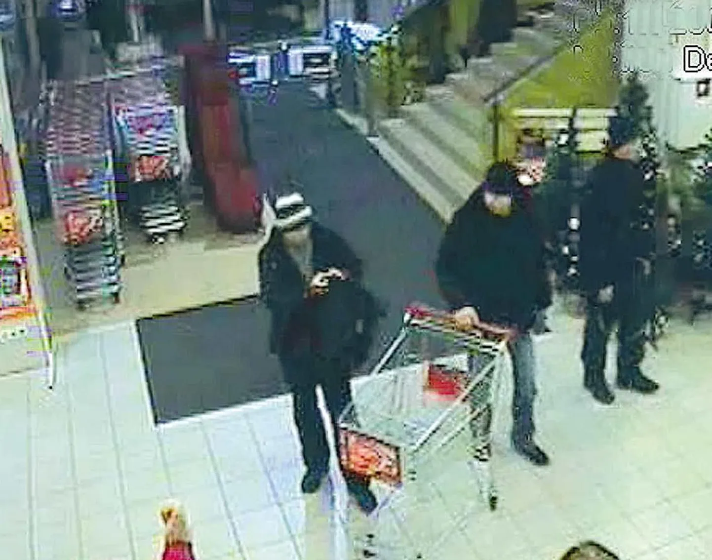 Видео с камер наблюдения в магазине. Снимок иллюстративный.