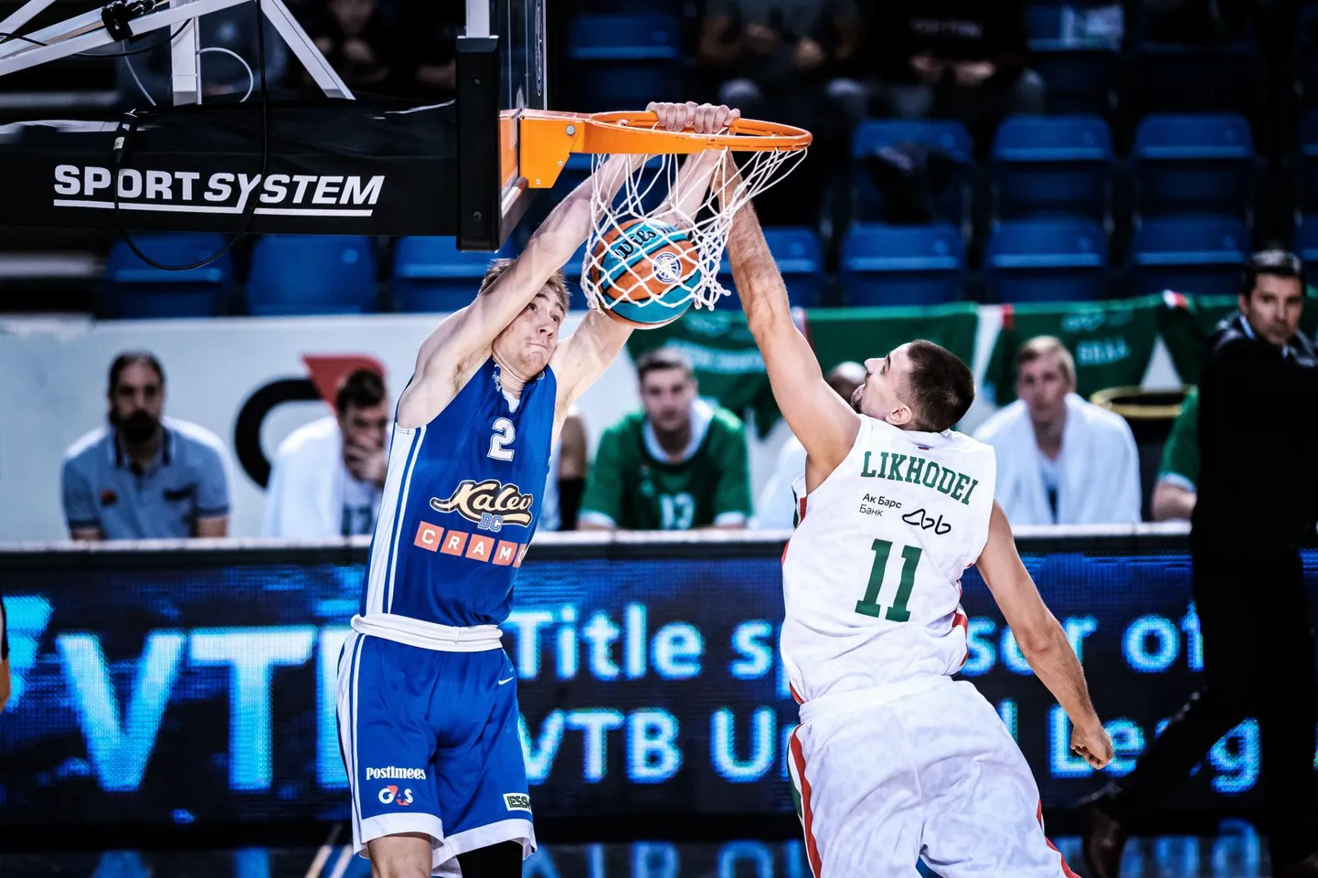 Sander Raieste lõpetab Kalevi rünnaku efektse pealtpanekuga.