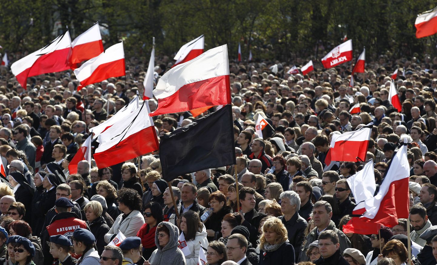 Leinalintidega Poola lipud