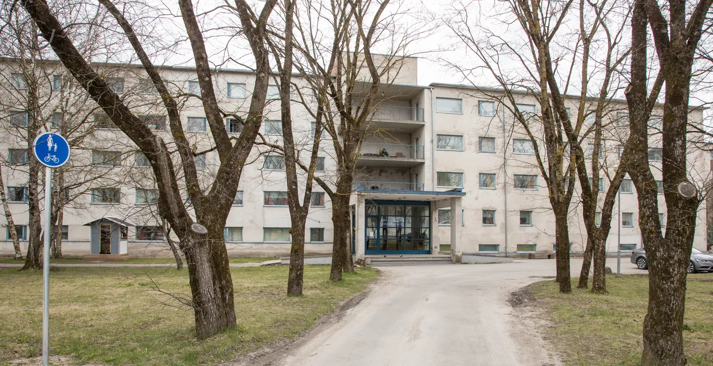 В расположенном в центре Йыхви попечительском центре 80 жильцов и 35 сотрудников.