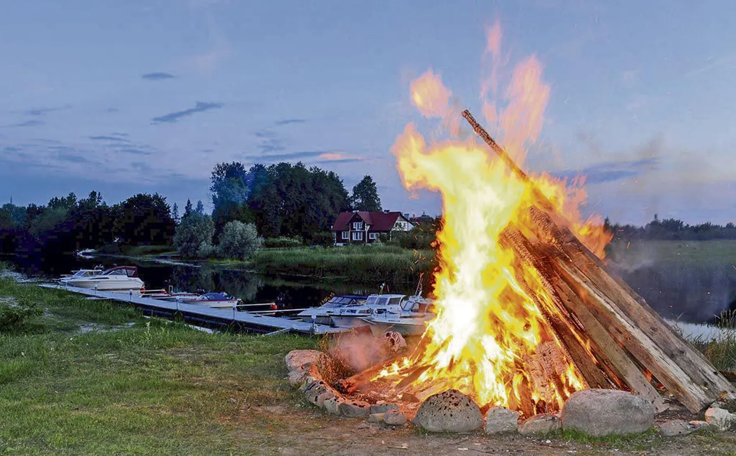 Pärnumaal süüdatakse jaanilaupäeval mitu jaanituld. Kalurikülas saab lõkketuld nautida jõekaldal.