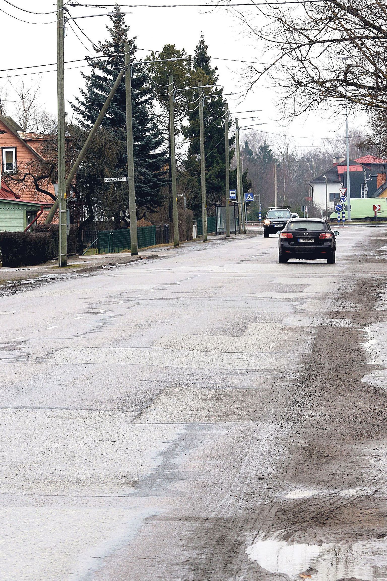 Mullu tehtud Tartu põhi- ja jaotustänavate seisukorra uuringu järgi on Soinaste tänav kõige ebatasasem, tänava keskmine IRI-arv ehk sõidumugavust kirjeldav väärtus on 8,01 mm/m. Mida väiksem on IRI, seda tasasem on teekate. Uuringuid teinud teede tehnokeskuse andmetel on senised mõõtmised linna teedel-tänavatel näidanud, et IRI väikseimad väärtused on vahemikus 0,7–1,5 mm/m.
