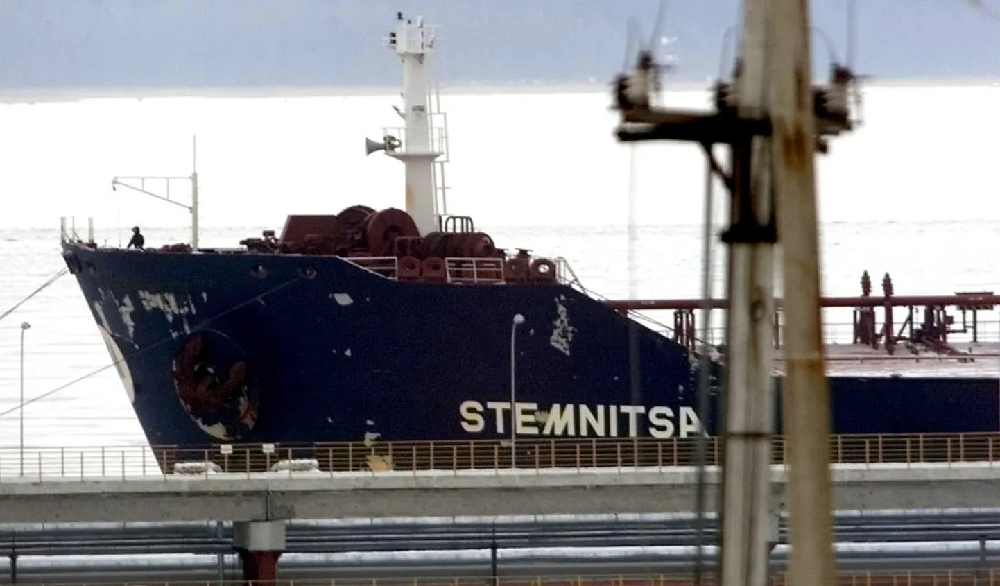2003. aastal Primorski sadamas seisva Kreeka lipu all registreeritud tanker Stemnitsa pardal oli 100 000 tonni toornaftat. Praegu peidab Venemaa naftalaadungi veo suuresti ELi mittekuuluvate riikide lippude varju.