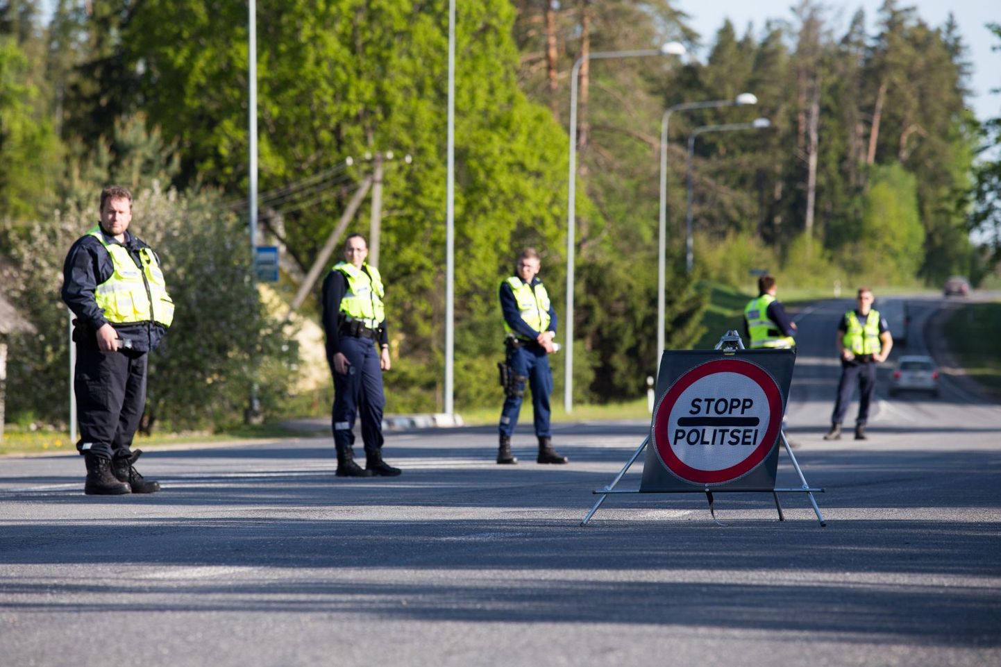 Sel nädalavahetusel oli Viljandimaal politseivormis inimesi tööl rohkem kui tavaliselt ning alkomeetrisse pandi puhuma keskmisest neli-viis korda rohkem autojuhte.