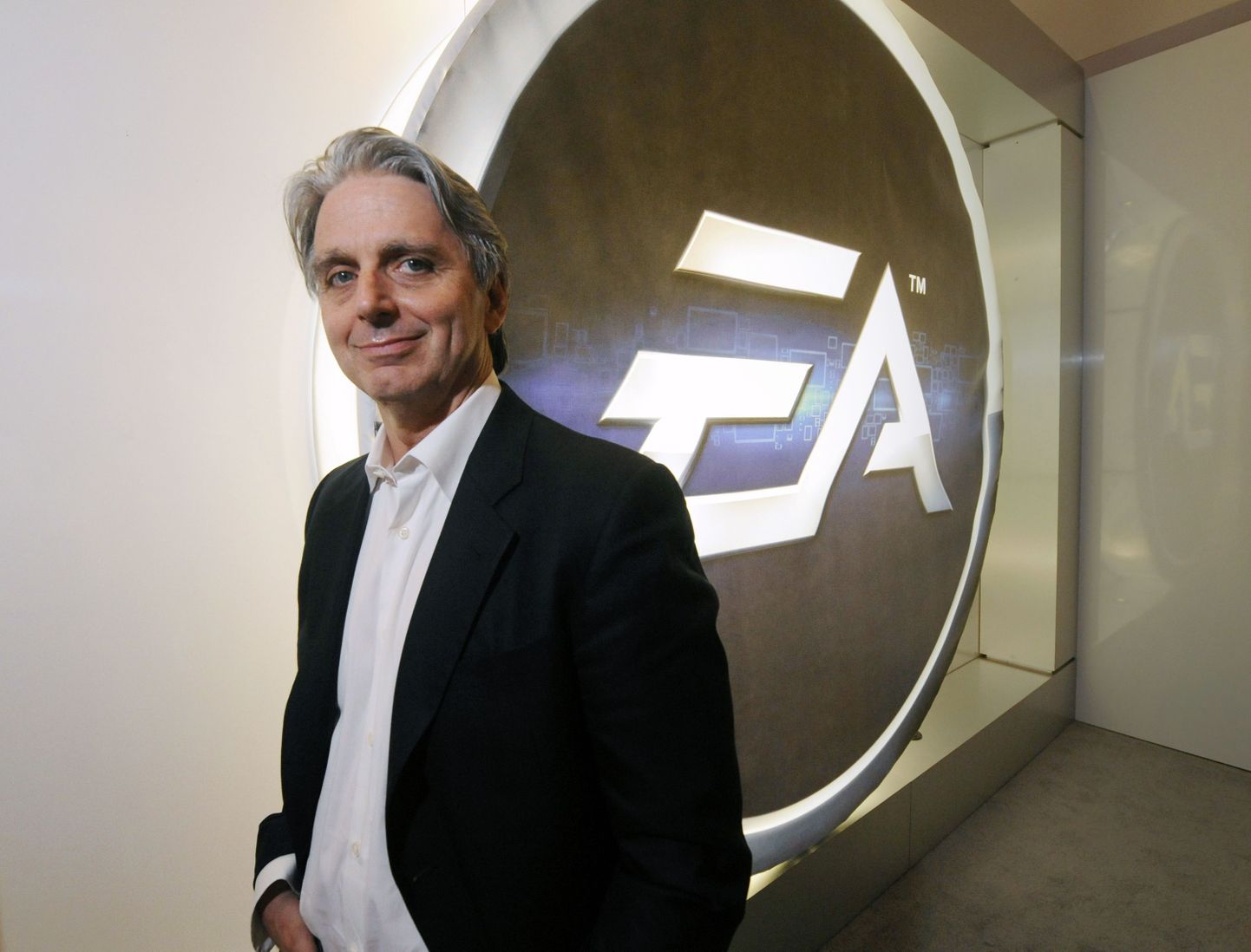 Electronic Artsi tegevjuht John Riccitiello astub tagasi