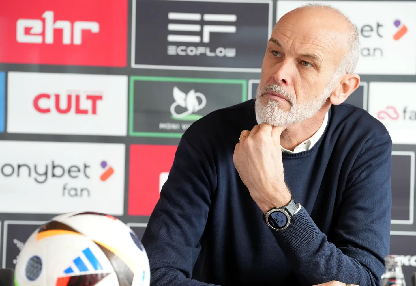 Latvijas Nacionālās futbola izlases jaunais galvenais treneris Paolo Nikolato pirmājā oficiālajā preses konferencē.