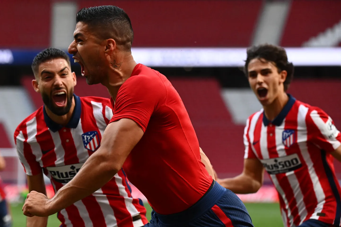 Luis Suarez rõõmustamas tabamuse üle.