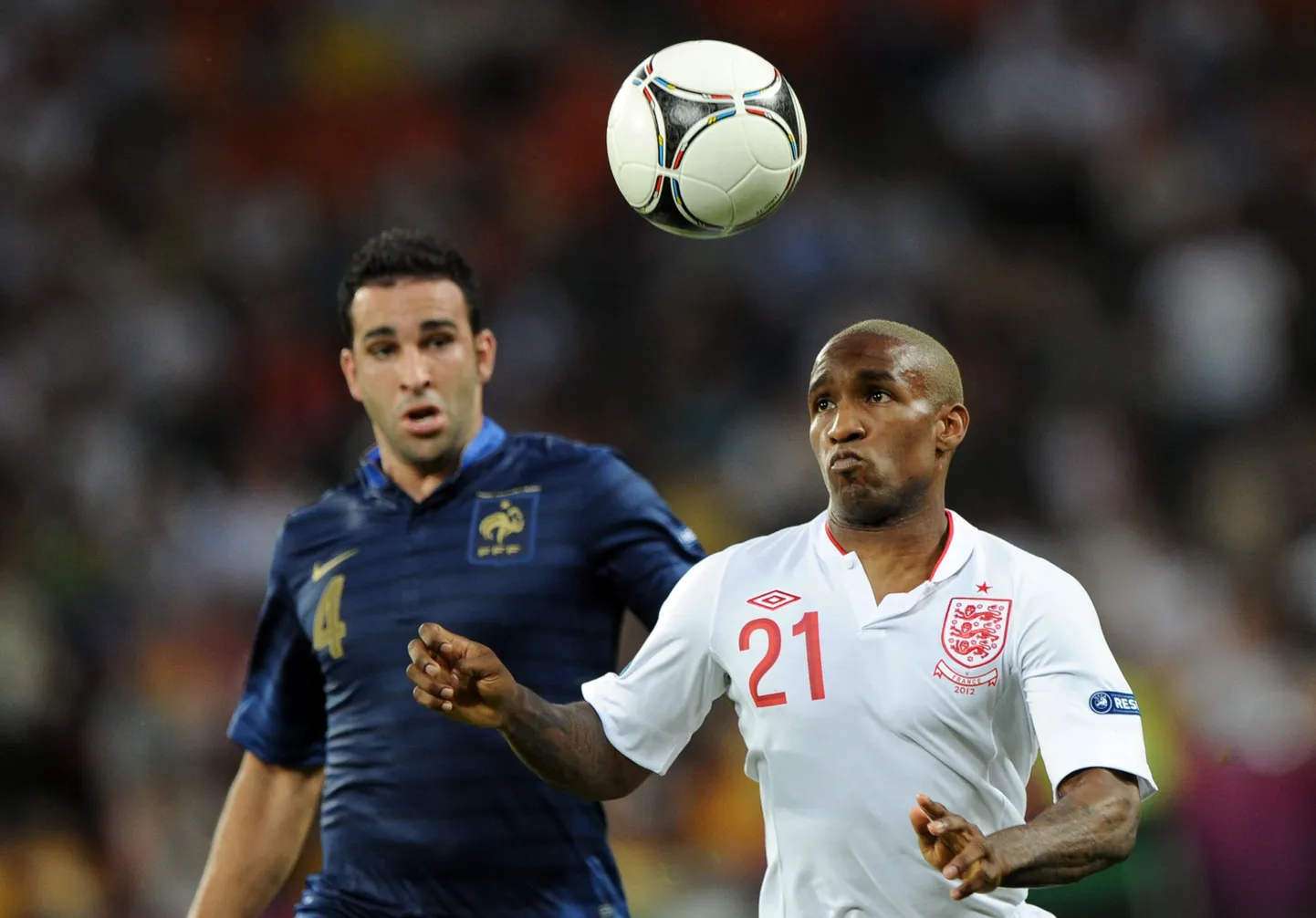 Jermain Defoe (paremal)Inglismaa koondise särgis 2012. aasta EMil