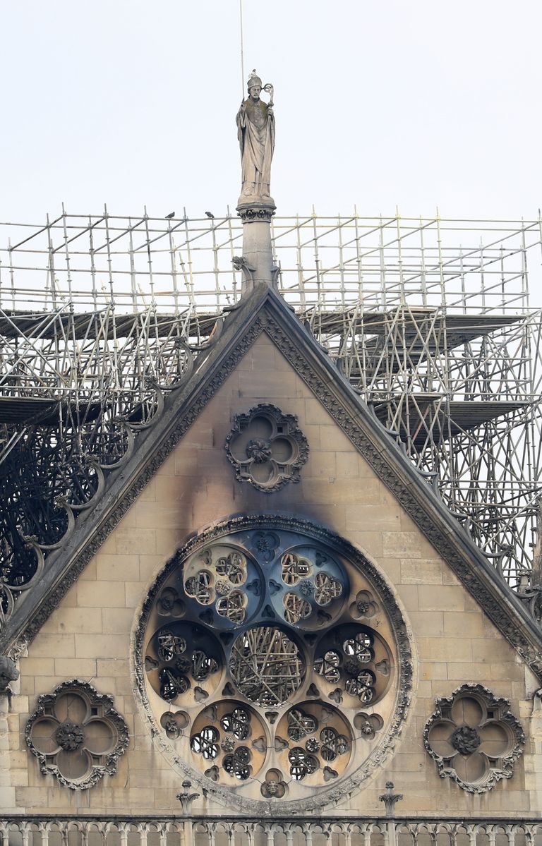 Pariisi Notre Dame'i üks roosakendest, mis sai tulekahjus kannatada