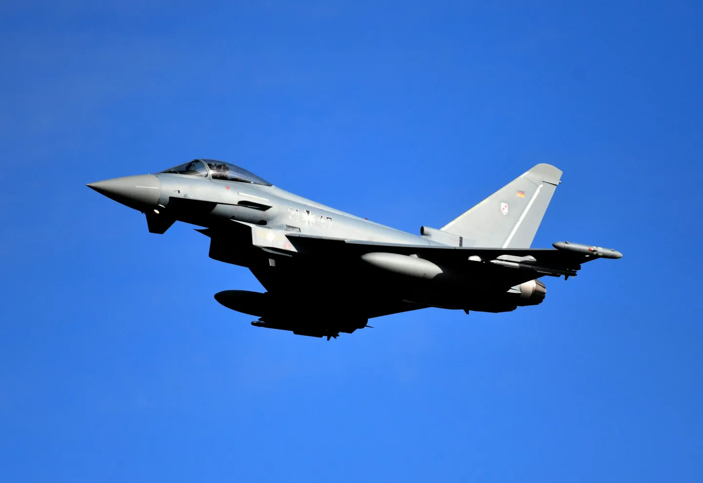 Saksa õhujõudude hävituslennuk Eurofighter.