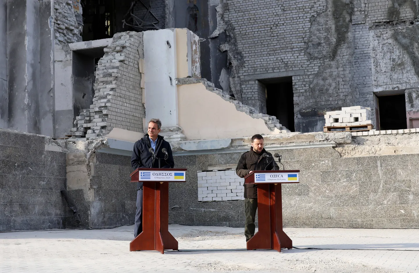 Президент Украины Владимир Зеленский и премьер-министр Греции Кириакос Мицотакис в Одессе.