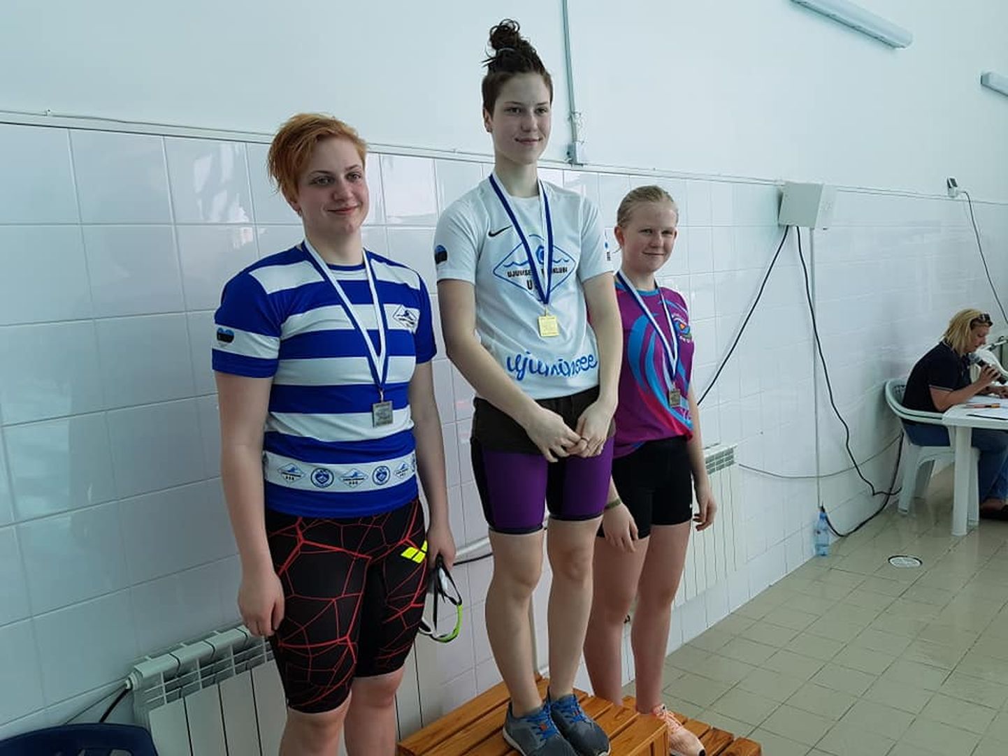 Esimene Mariette Villems ja teine Sandra Tänna. Türi noore ujujad võtsid 100 meetri liblikujumises kaksikvõidu.