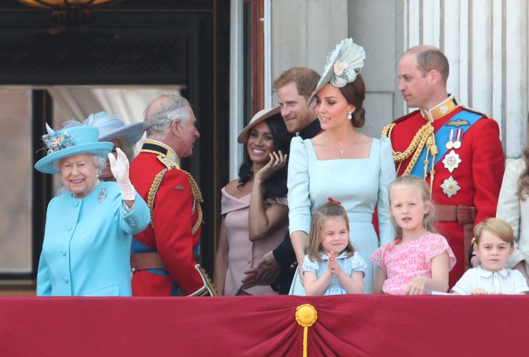 Kuninglik perekond Buckinghami Palee rõdul elamas kaasa Trooping the Colour tseremooniale.