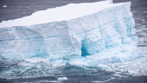 Hiiglaslikust jäämäest valgus ookeani 152 miljardit tonni magevett