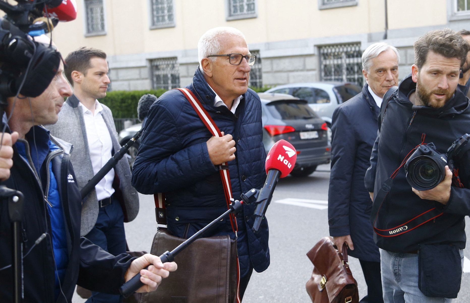 Pjērins Vincenzs (centrā).