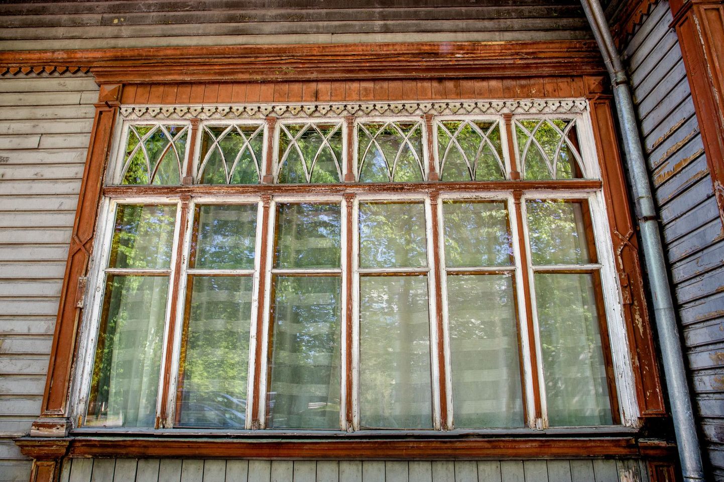 Mida autentsemad on vana maja aknad, seda parem. Hooldatud puitaken kestab inimpõlvi.
