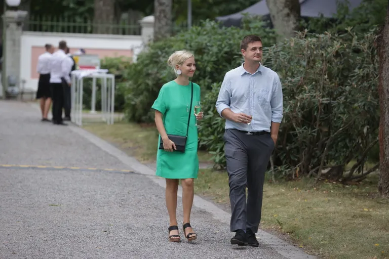 Katariina ja Taavi Libe Kadrioru roosiaias 20. augustil 2022.