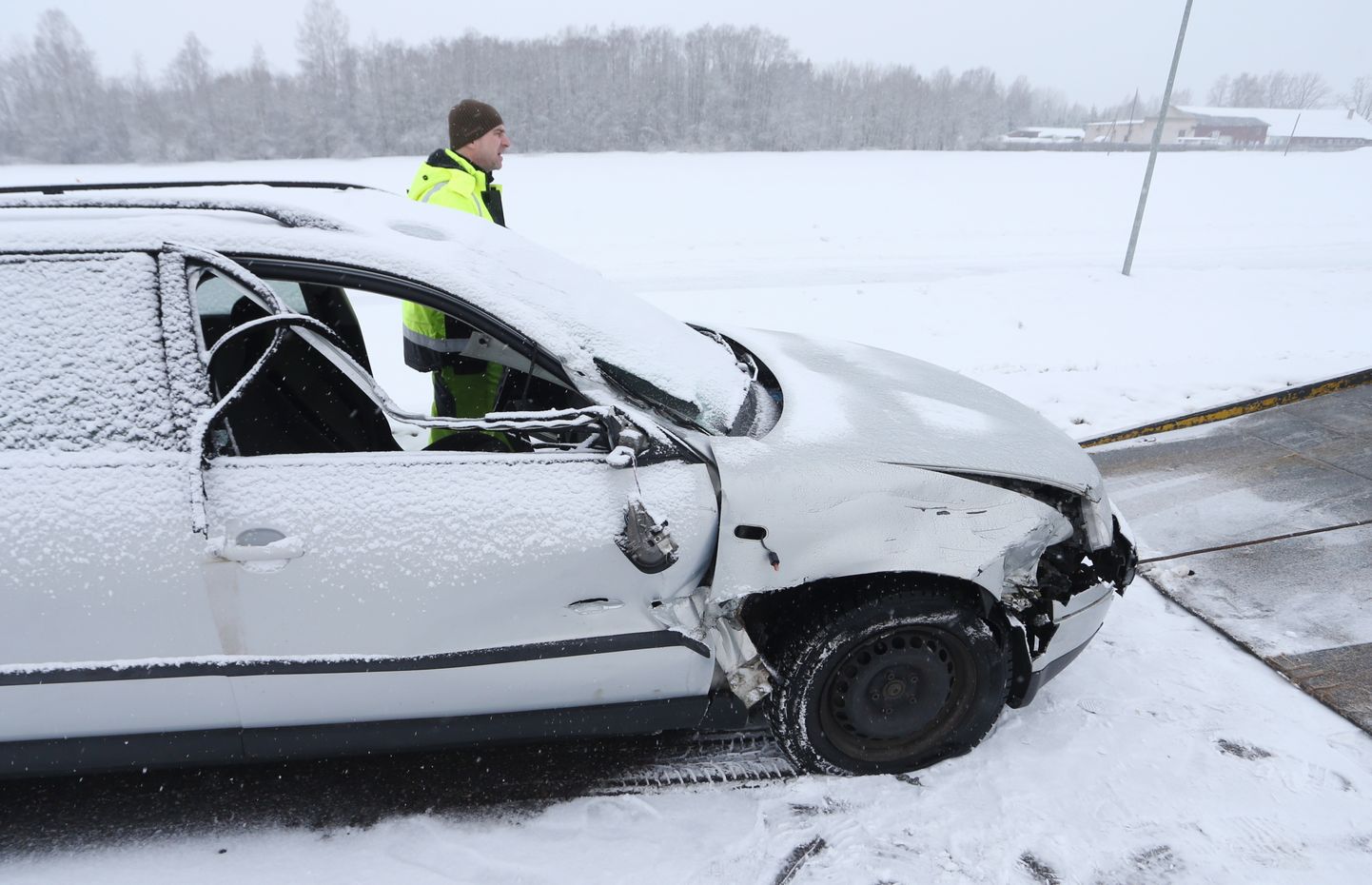 Tartu-Jõgeva maanteel toimus liiklusõnnetus, mille tagajärjel läks vaja ka treileri abi.