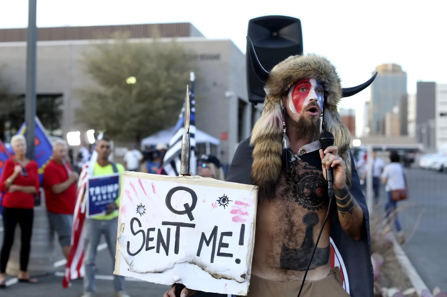 QAnon rahutused USA Kapitooliumis on tõendanud, et kaheldava väärtusega sisu levib üha jõudsamalt ning mõjutab reaalseid käitumisviise.