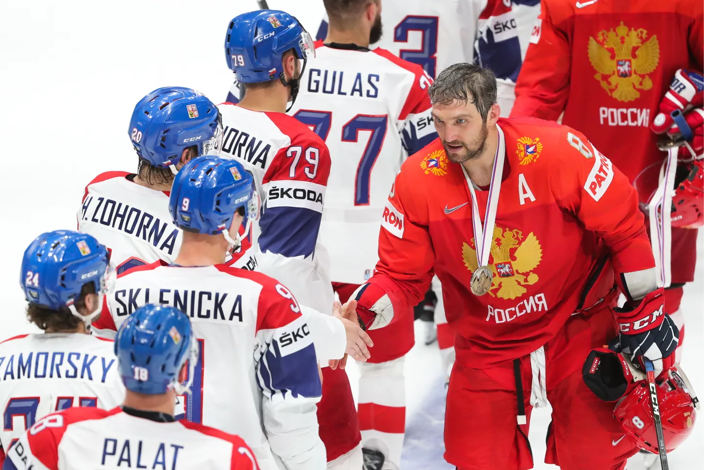 Venemaa koondise suur tähtmängija Aleksandr Ovetškin esiplaanil.