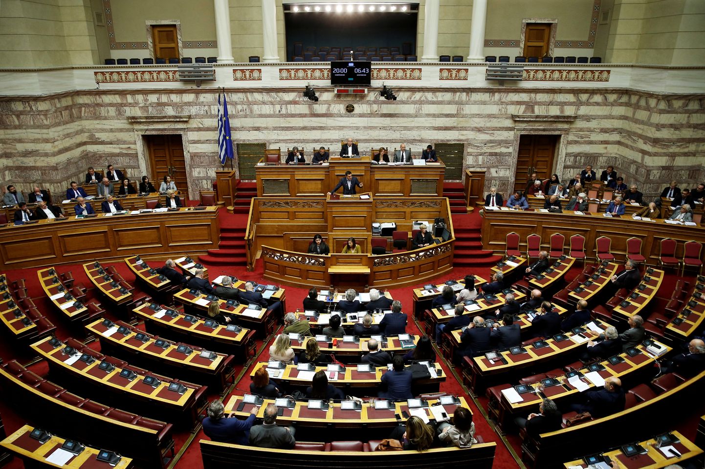 Kreeka peaminister Aléxis Tsípras 17. aprillil pidamas parlamendi ees kõnet enne hääletust Saksamaalt sõjakahjude eest reparatsioonide nõudmise üle.