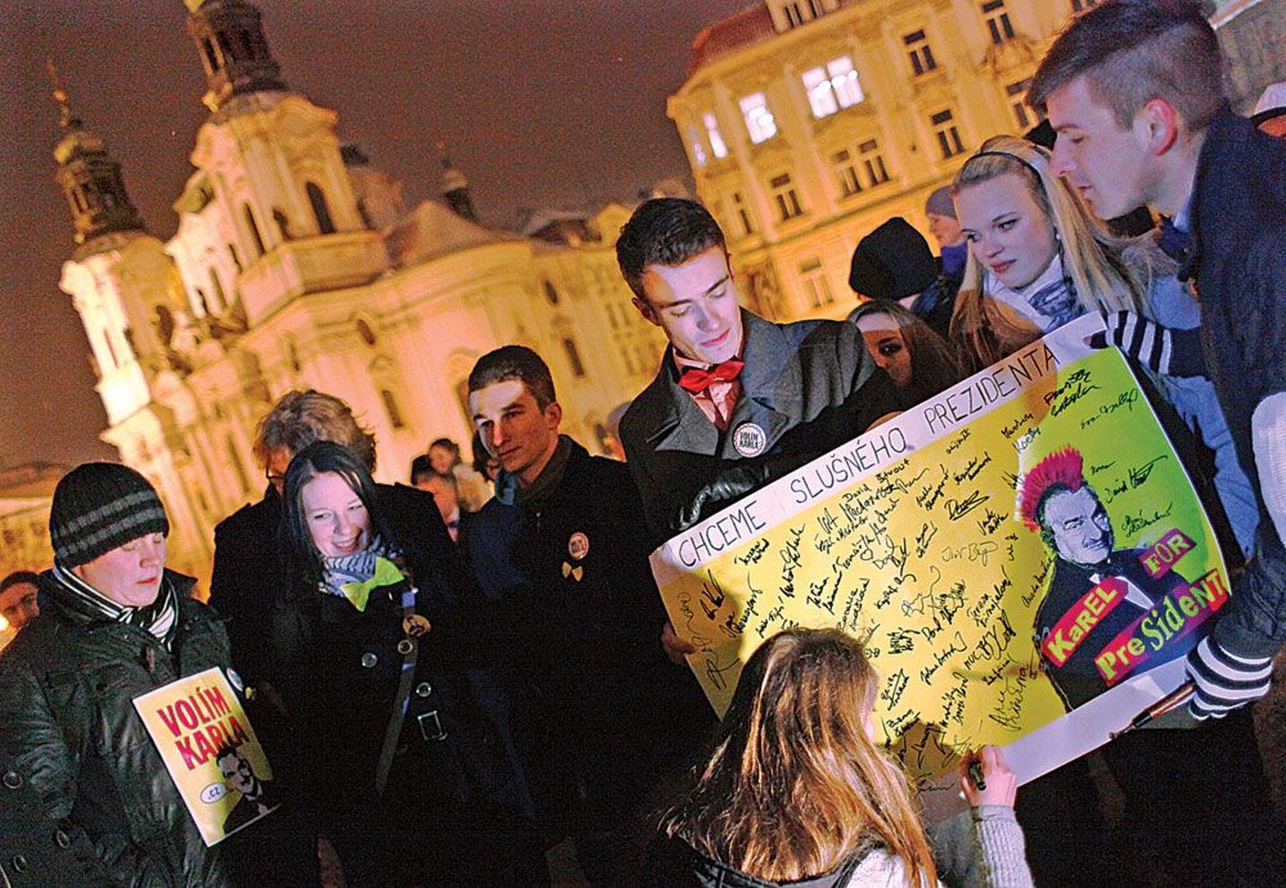 Karel Schwarzenbergi toetajate kogunemisele eile õhtul Praha kesklinnas tuli paarsada inimest.