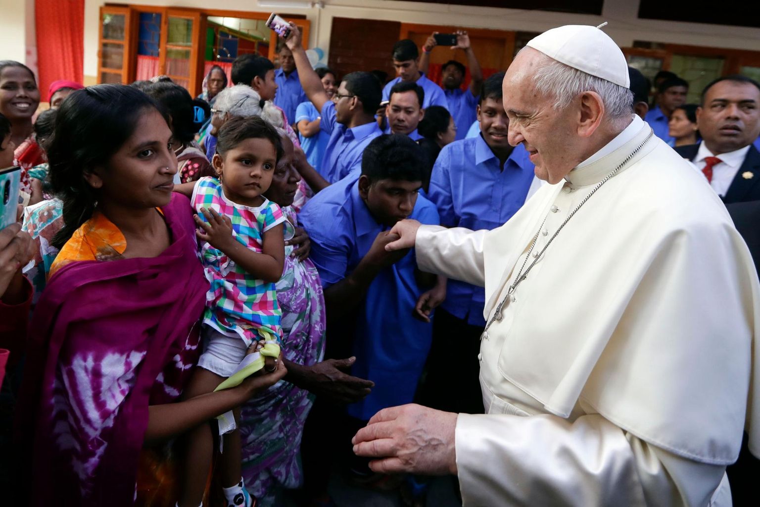 Mulu külastas paavst Franciscus Birmas taga kiusatud rohingjade põgenikelaagrit Bangladeshis.