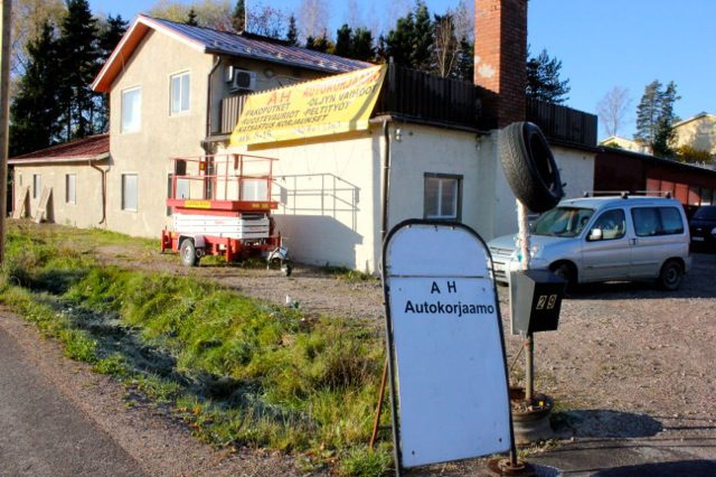 Politsei leidis kahe imiku surnukehad oktoobri alguses Helsingi lähedal Nurmijärve vallas Klaukkalas. Ühe surnukeha leidsid korrakaitsjad eramajast prügi alt ja teise maja lähedalt tühermaalt.
