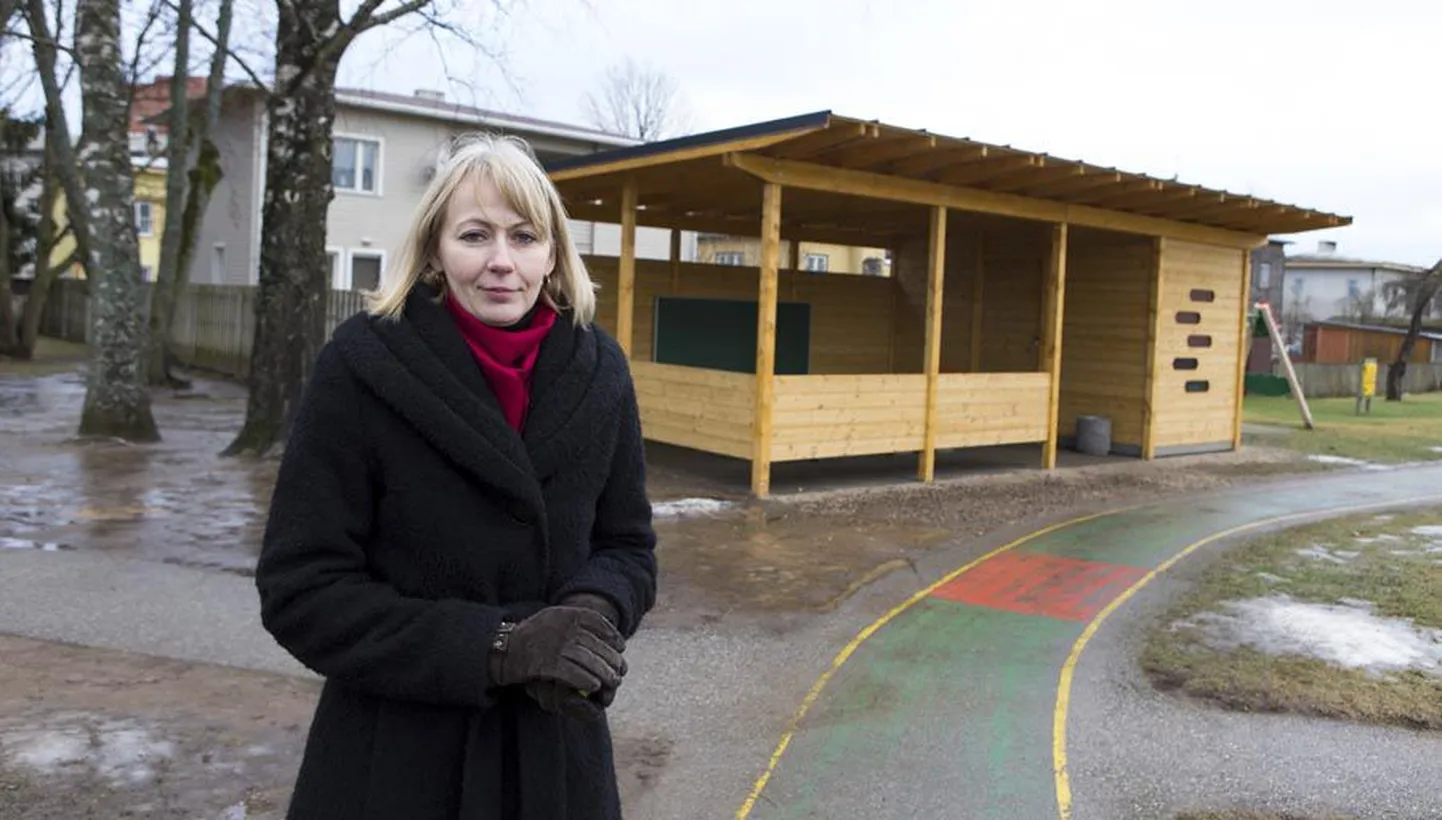 Lasteaia Krõll direktor Margit Suurmets tahaks õuesõppeklassi seinale paigutada Viljandi kaardi.