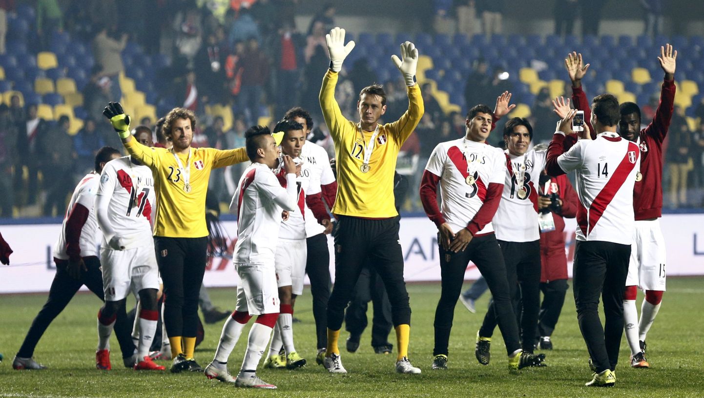 Сборная Перу после победы в матче за "бронзу".