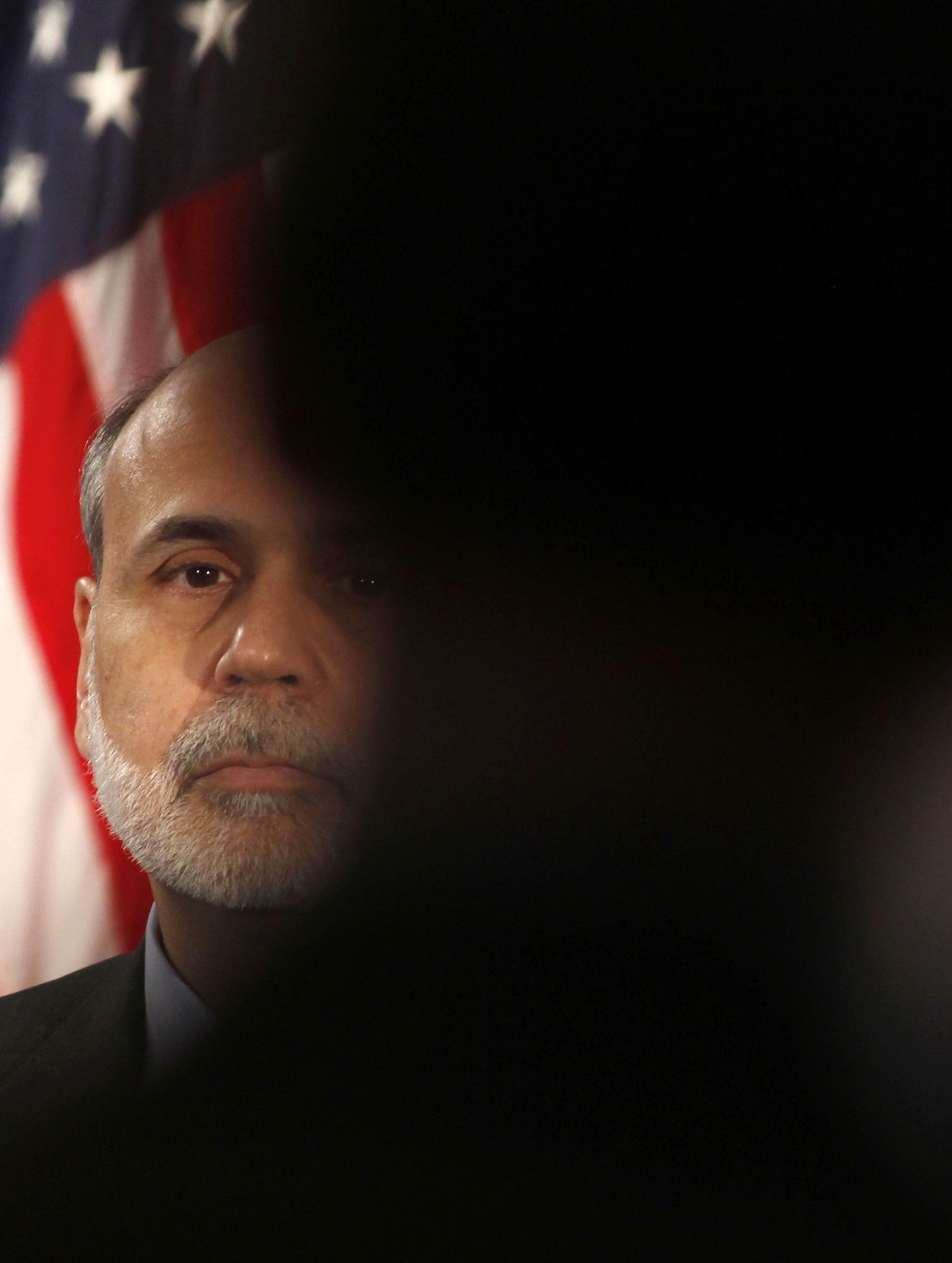 USA keskpanga juht Ben Bernanke kuulab 25. jaanuaril 2012 toimunud pressikonverentsil ajakirjaniku küsimust.