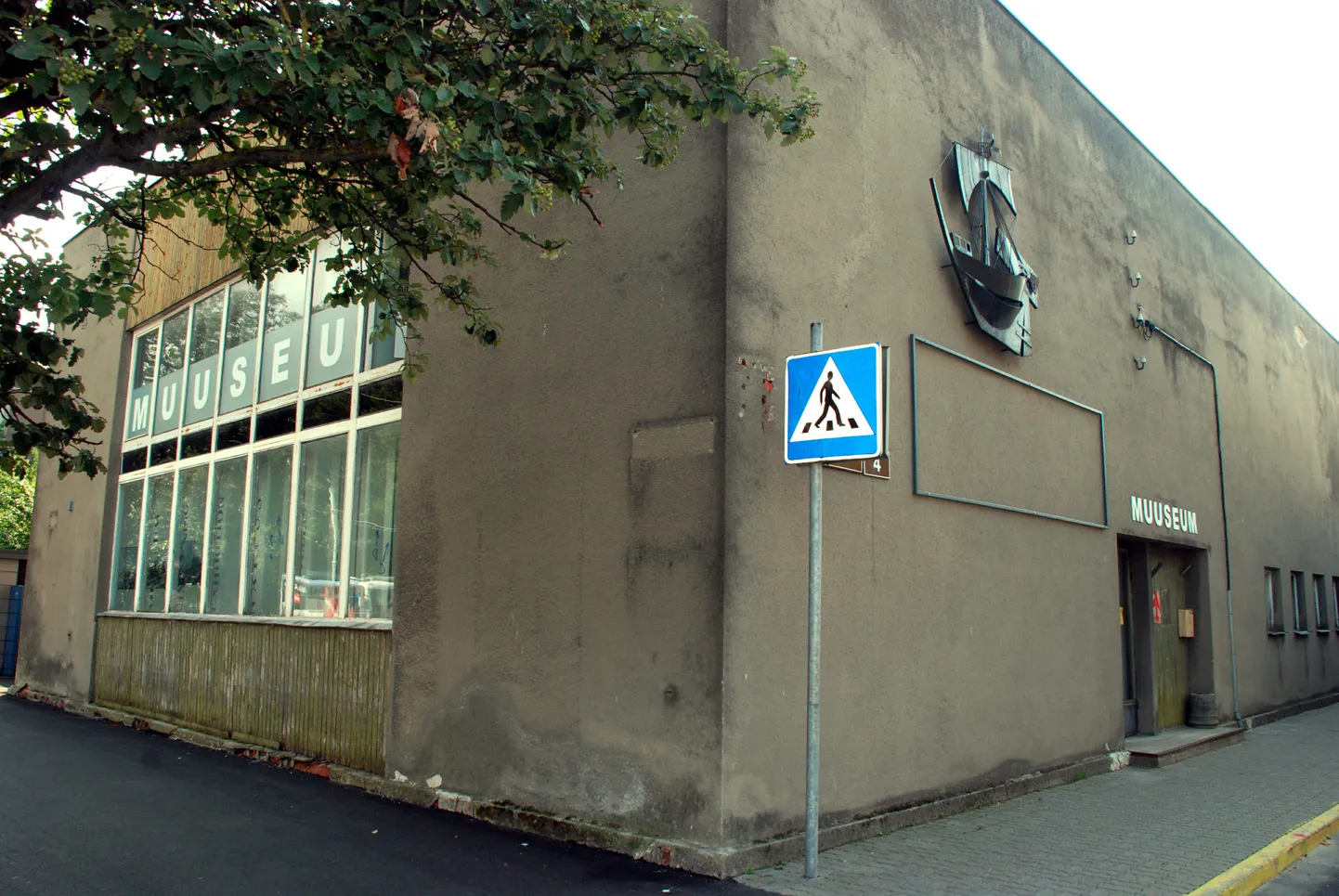 Pärnu muuseum sulgeb Aia tänava hoones uksed ja kolib Aida tänavale.
