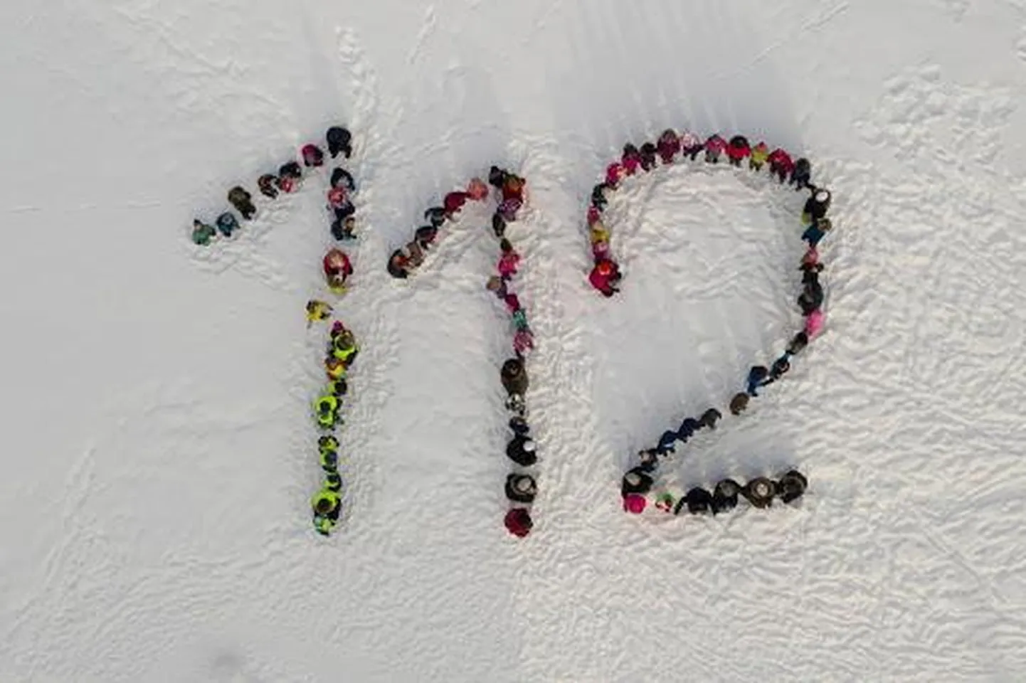 Laste ülesanne on moodustada lumele häirenumber 112