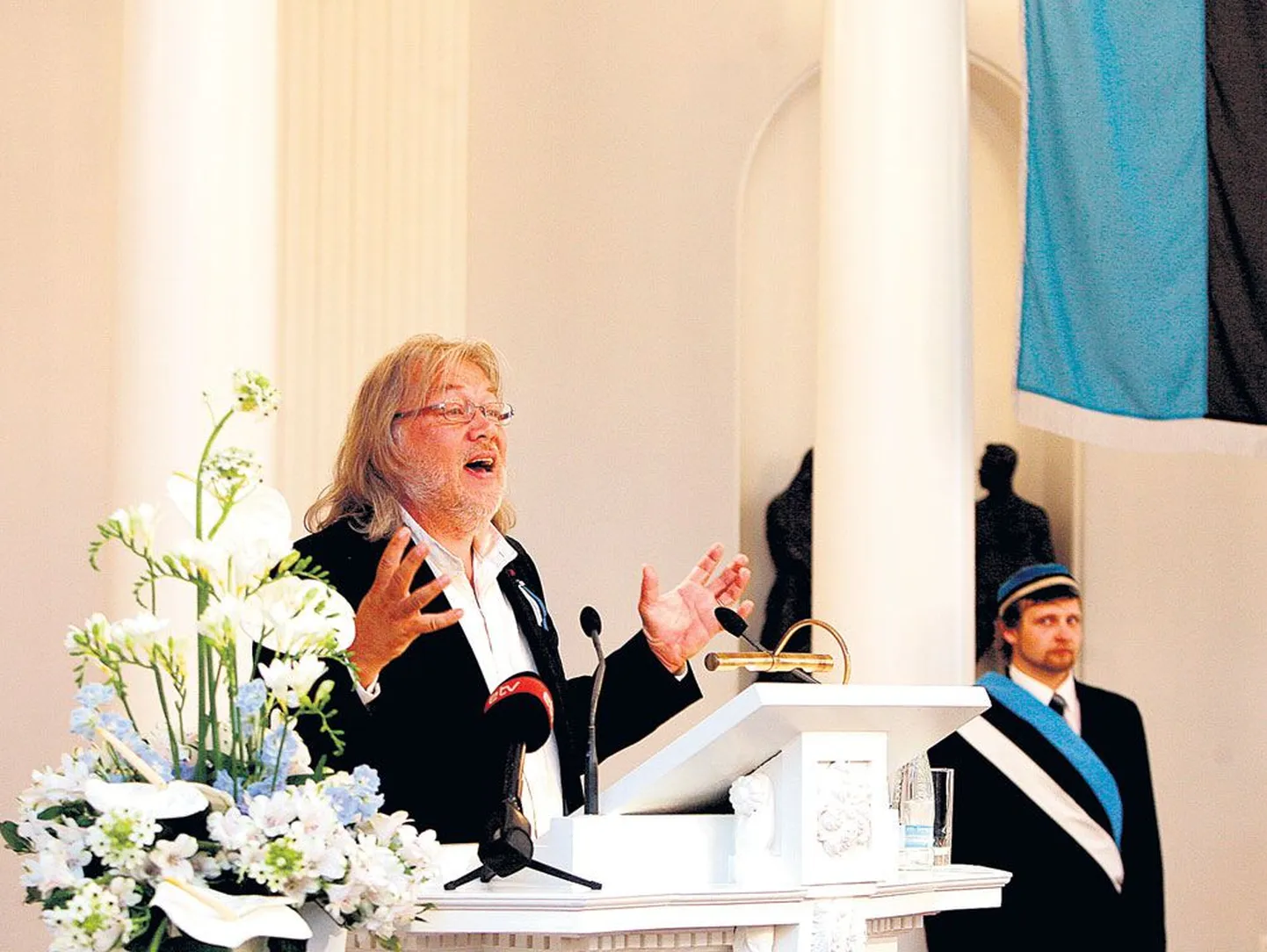 Tõnis Mägi pidamas kõnet eile Tartu Ülikooli aulas peetud aktusel.