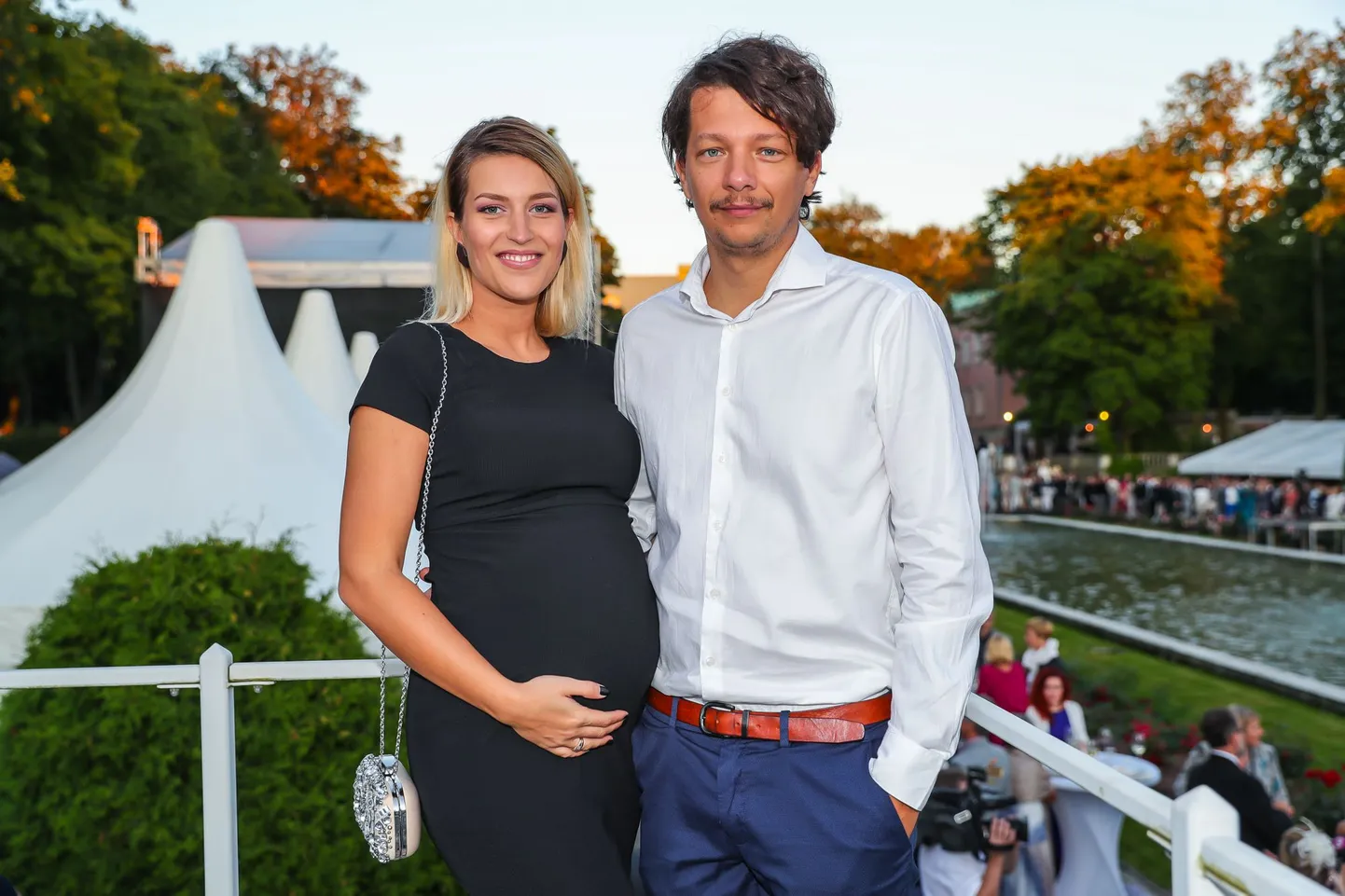 Presidendi vastuvõtt roosiaias, Karina (Vesman) ja Stig Rästa.