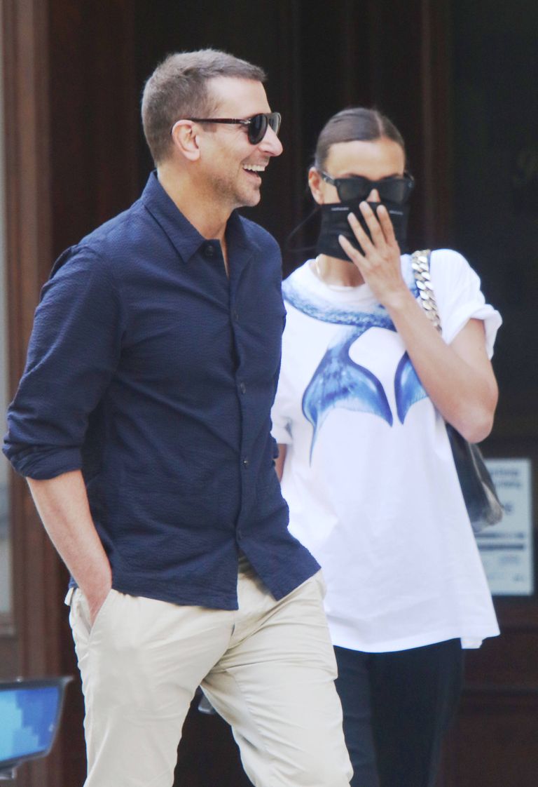 Bradley Cooper ja Irina Shayk jalutamas.