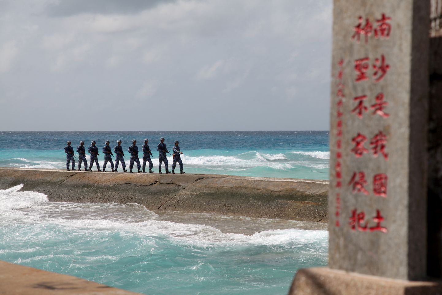 Hiina sõdurid Spratly saartel.
