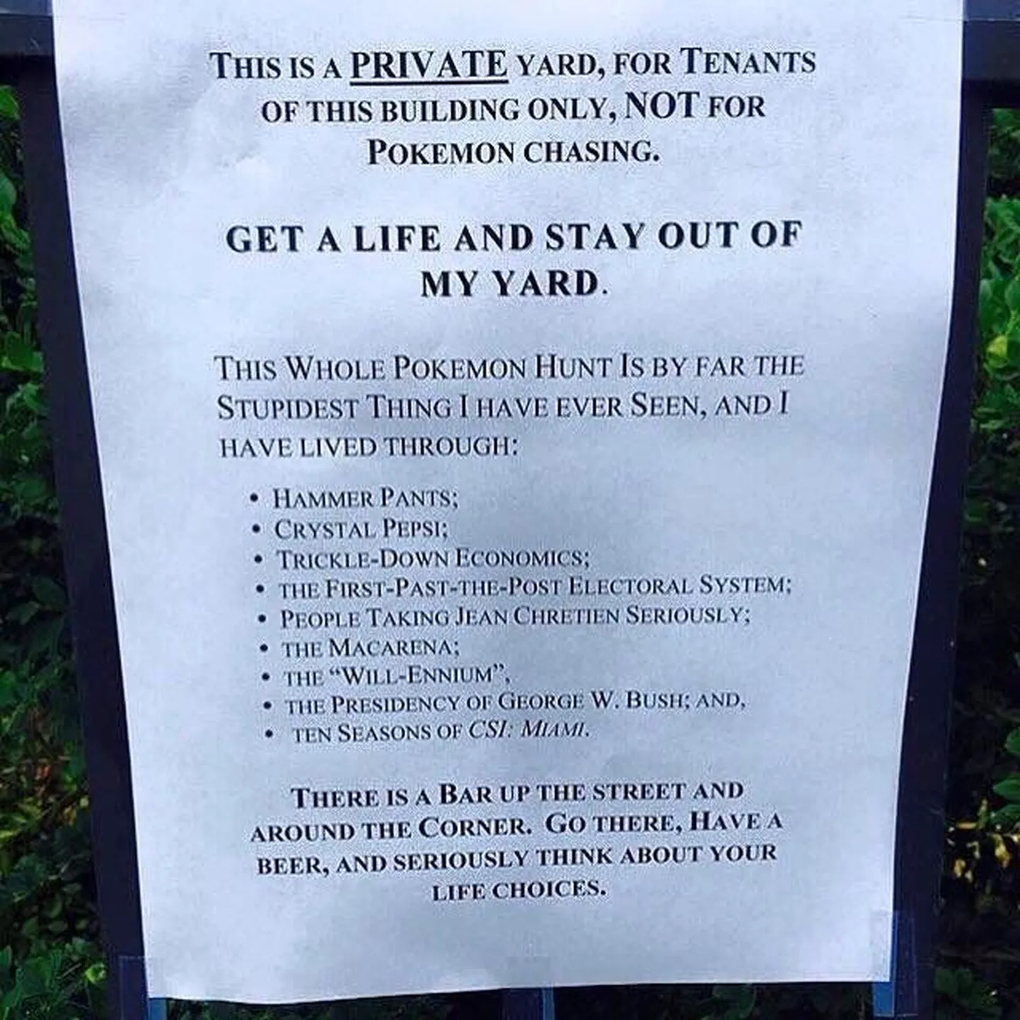Hoiatussilt Pokemon Go mängijaile, et nad ei tungiks eravaldusse.