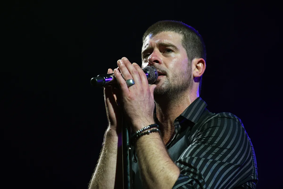 Robin Thicke selle aasta alguses