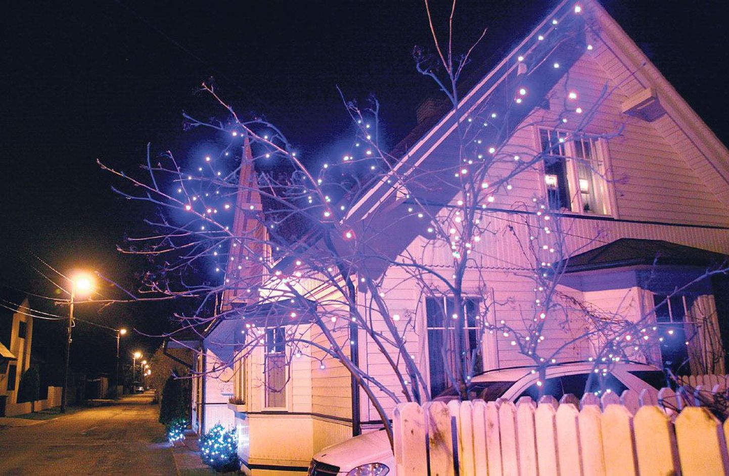 Juba järgmisel nädalal hakkame kodusid jõulutuledega ehtima. Kui valida LED-tuled, võib suurt elektriarvet kartmata lasta tuledel kas või ööpäev läbi põleda.