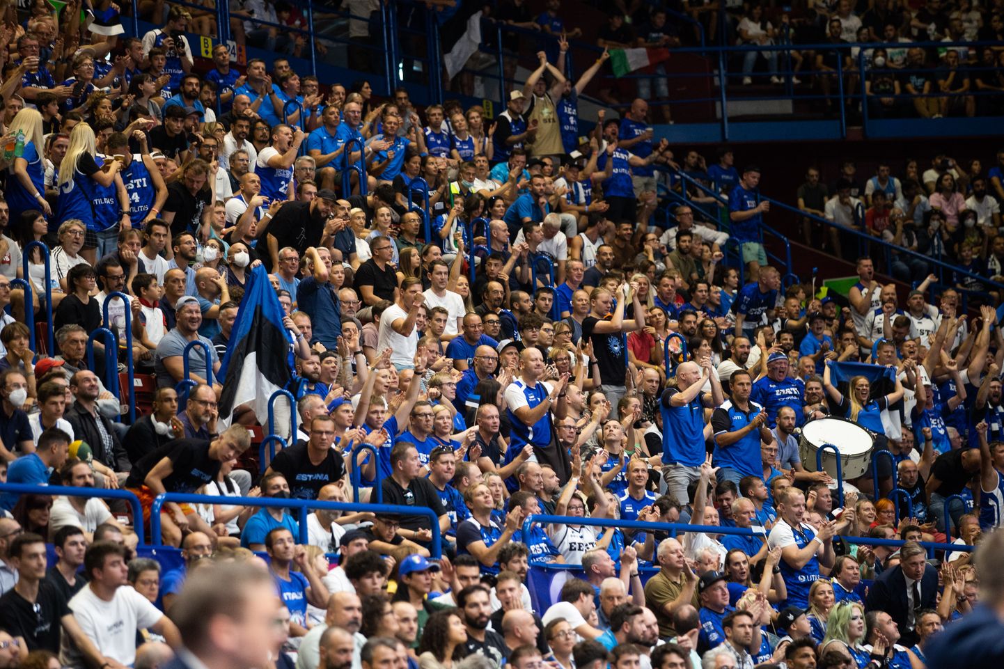 Eesti fännid on Milanos toetanud korvpallikoondist nii headel kui ka rasketel hetkedel.
