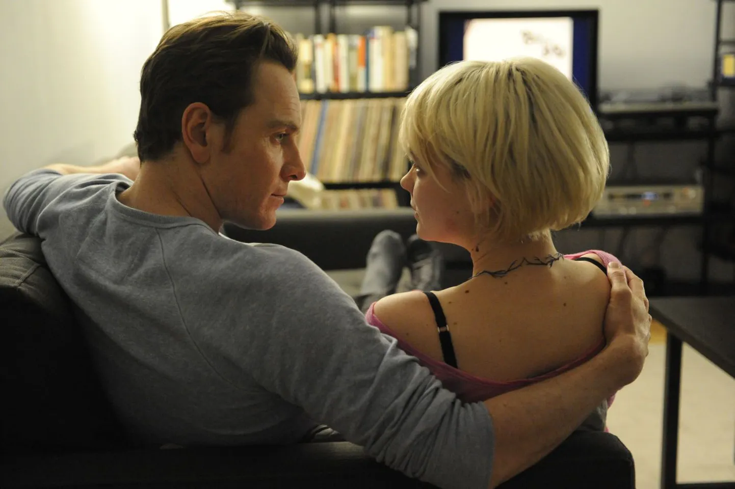 Brandoni (Michael Fassbender) hedonistlikku idülli lööb mõra õde Sissy (Carey Mulligan).