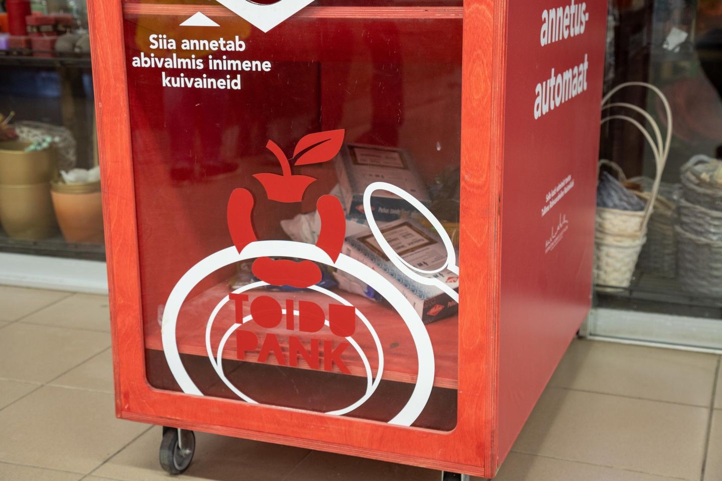 Viljandis saab toidukraami annetada Maksimarketi infoleti juures olevasse annetuskasti.