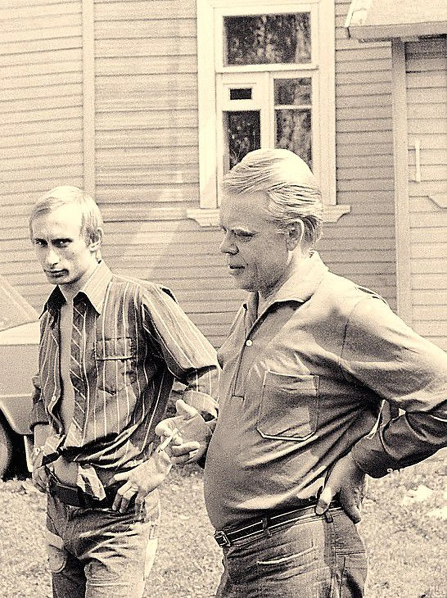 Tulevane president: Vladimir Putin (vasakul) sõbra suvemajas 1980. aastate lõpul või 1990. aastate algul.