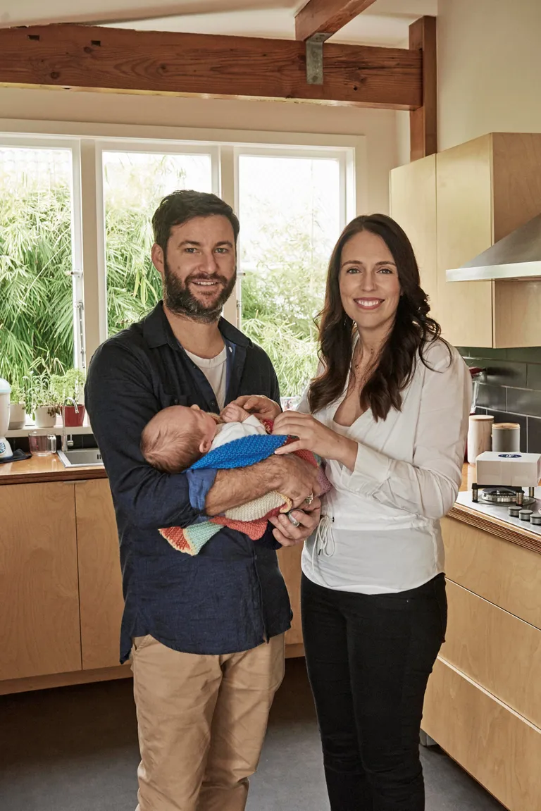 Jacinda Ardern ja Clarke Geyford koos tütar Neve Te Aroha Ardern Gayfordiga