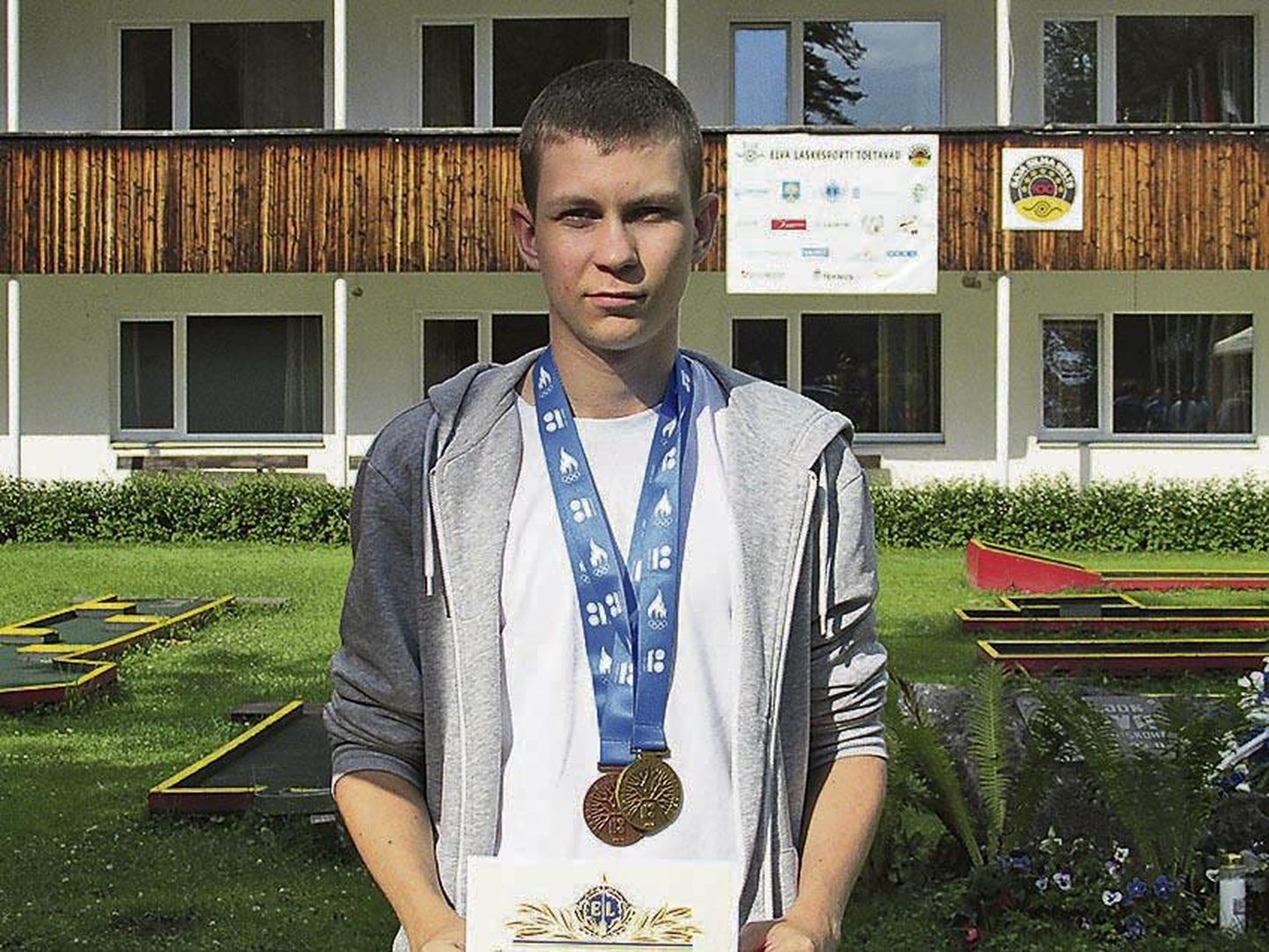 Kevadel gümnaasiumi ja spordikooli lõpetanud Sten-Erik Link teenis Eesti meistrivõistlustel olümpia kiirlaskmises juunioride klassis kuldmedali.