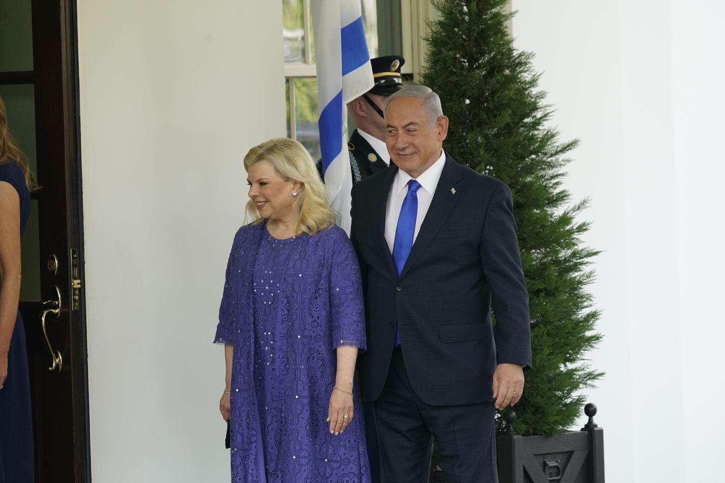 Iisraeli peaminister Benjamin Netanyahu ja tema abikaasa Sara eelmisel nädalal Valges Majas. Allikate väitel tõi paar sel korral USAsse kaasa üllatavalt vähe pesemist vajanud rõivaid.