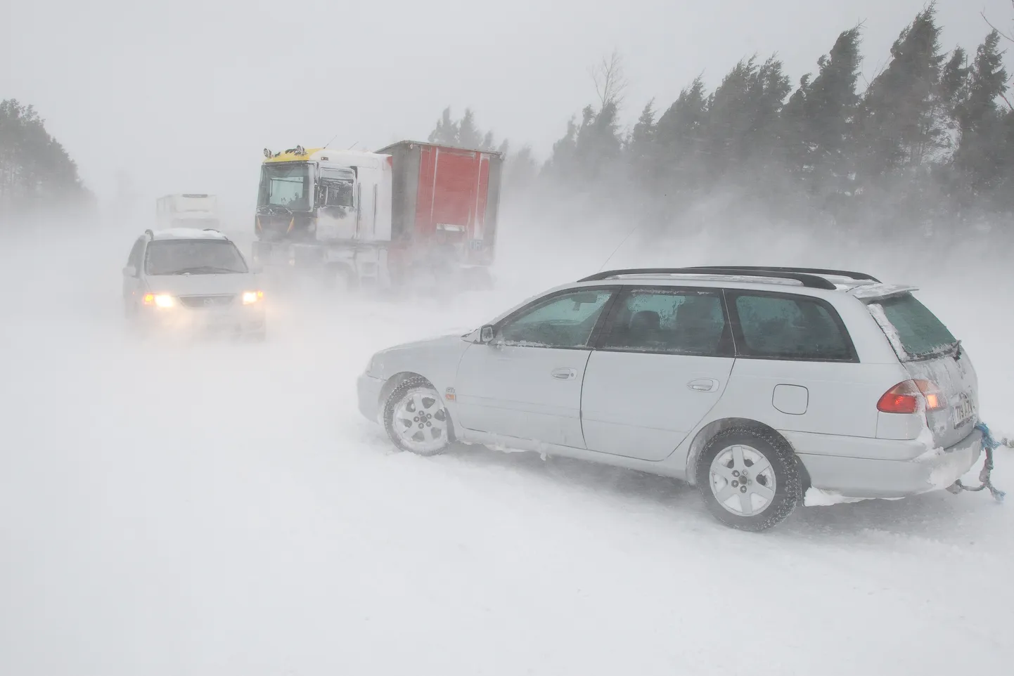 2010. aasta detsembris Ida-Virumaal möllanud lumetorm Monika põhjustas sõidukite teelt väljasõite ja liiklusummikuid.