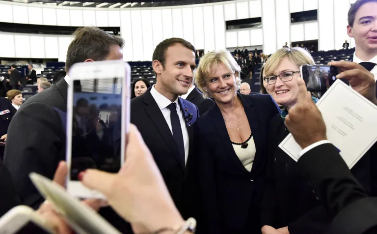 Nii mõnigi eurosaadik kasutas võimalust teha matustel pilt värske Prantsuse presidendi Emmanuel Macroniga.